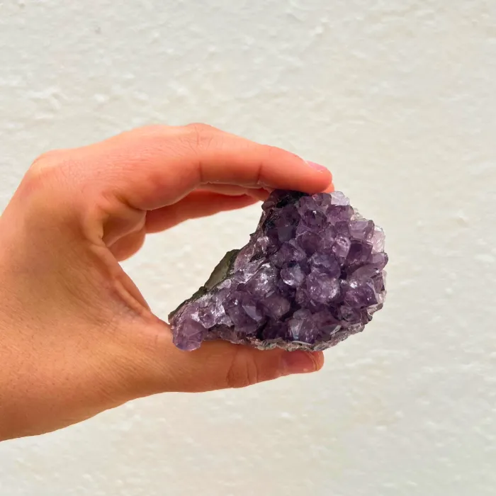 Drusa de Ametista cor roxa / violeta, cristal do Raio Violeta da transmutação de energias.