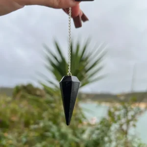 pêndulo de cristal natural e autêntico na Sol Lua Milfontes