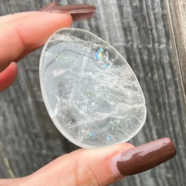 O quartzo cristal reforça a energia de outros cristais quando utilizado em conjunto