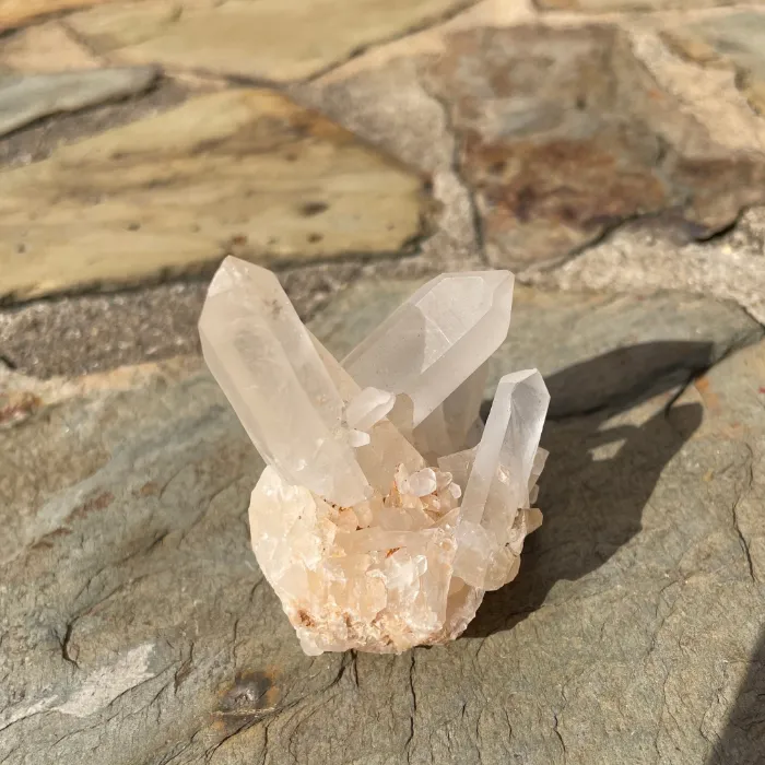 Drusa de Quartzo Cristal dos Himalaias com múltiplas pontas secundárias e formação tipo "Mestre e Aprendizes".