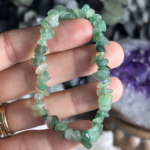 A Aventurina Verde é frequentemente chamada de “Pedra da Sorte” ou “Pedra da Oportunidade”