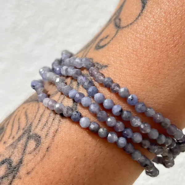 Tanzanite - cristal com ligação ao terceiro olho e chakra da garganta