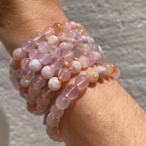 Para quem procura um cristal associado ao florescimento, à confiança e à transformação, a Ágata Flor de Cerejeira é uma escolha repleta de significado e beleza natural.
