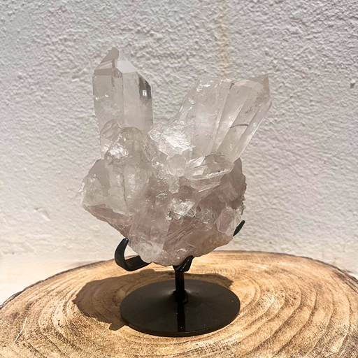 Cada ponta da Drusa Quartzo Cristal desenvolveu-se ao longo de milhares de anos, criando uma peça única e irrepetível.