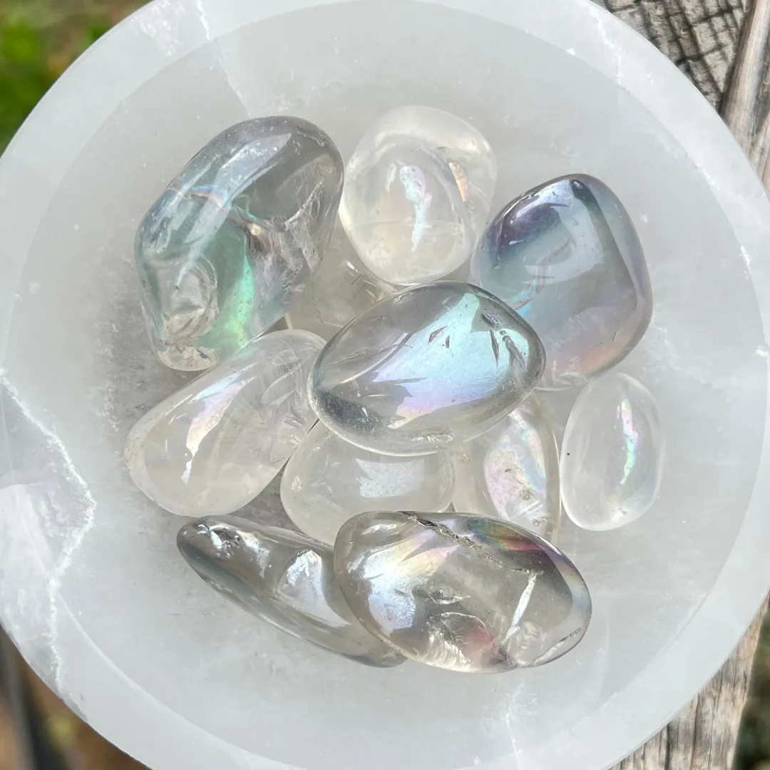 Quartzo Aura combina um brilho iridescente único com uma energia inspiradora.