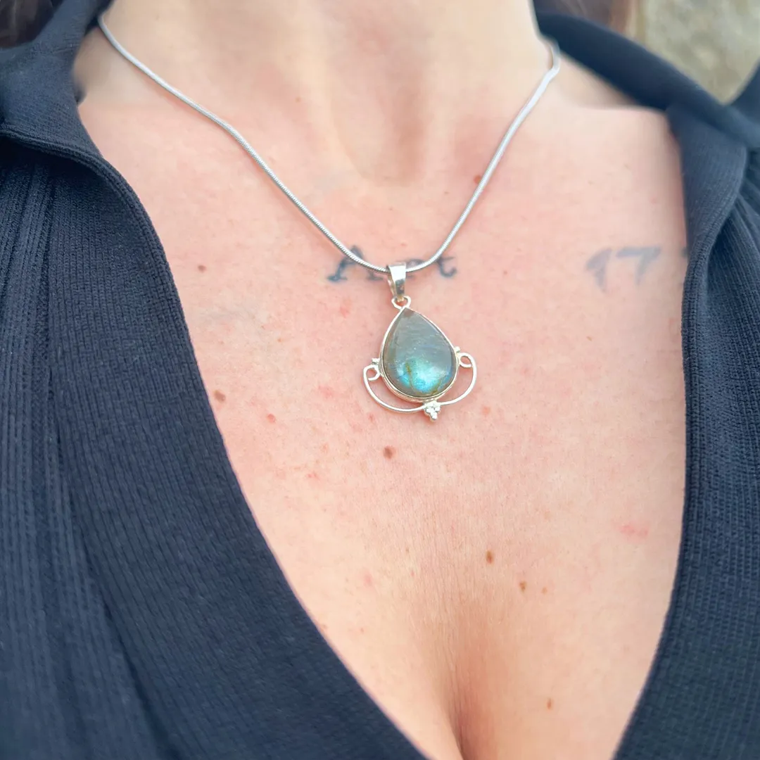 Pendente Labradorite em Vila Nova de Milfontes