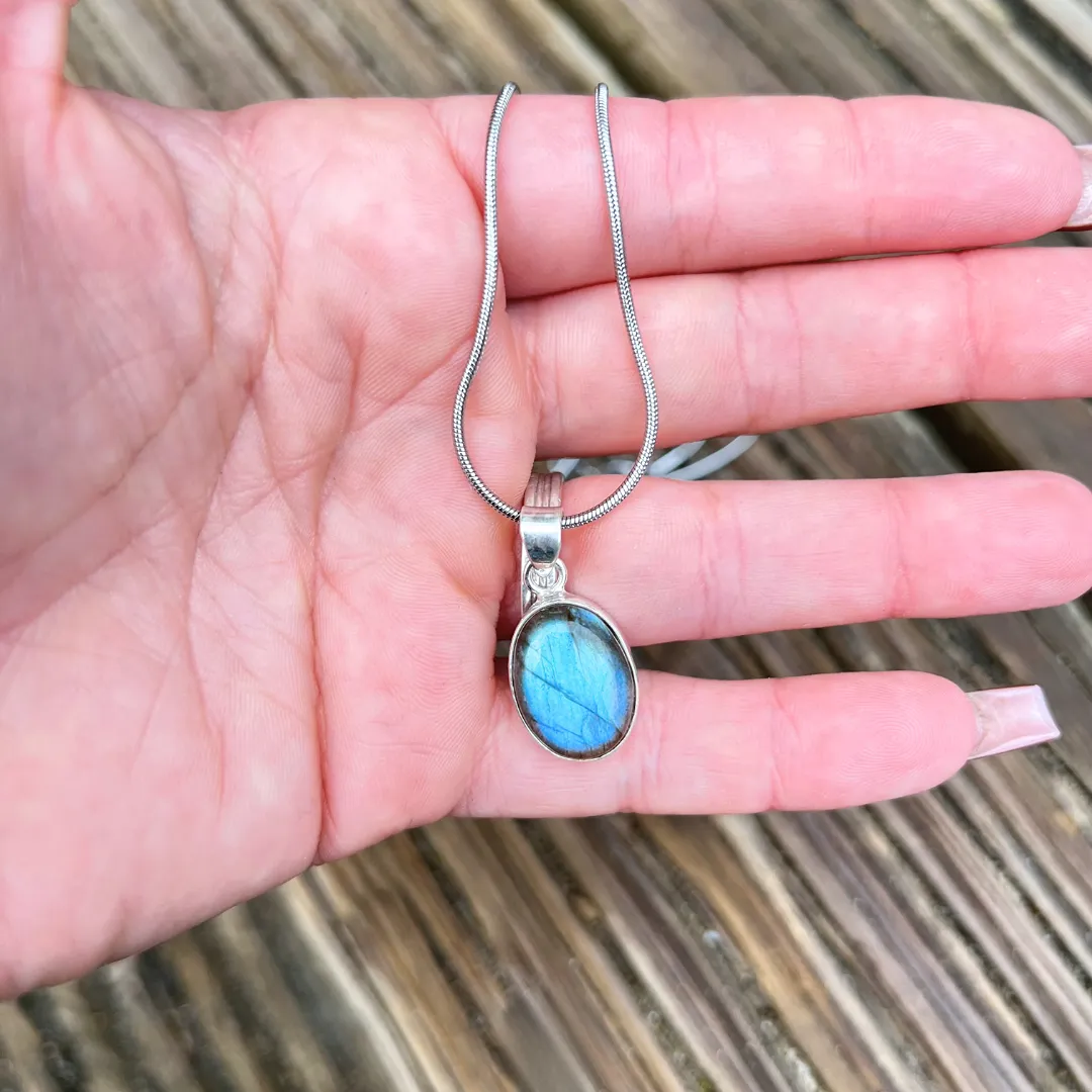Compre Pendente Labradorite Redondo na Sol Lua Milfontes