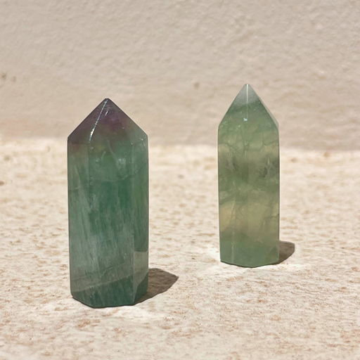 A Fluorite Verde está associada ao Chakra Cardíaco.