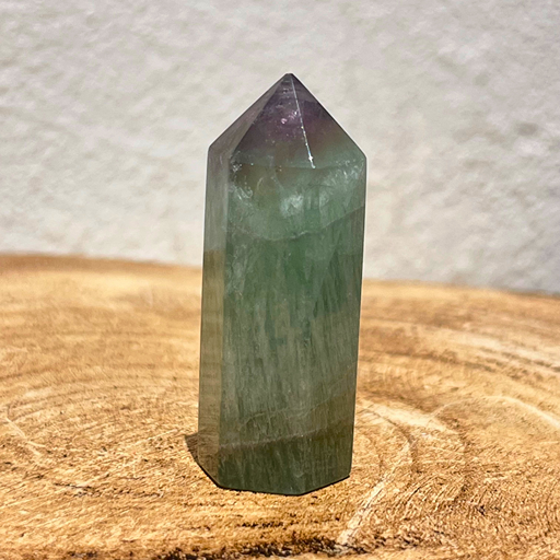 Fluorite associado ao equilíbrio, renovação e harmonia. Uma peça natural e única disponível na Sol Lua Milfontes.