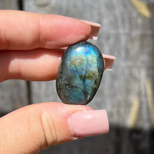 Labradorite Polida, pedra da transformação