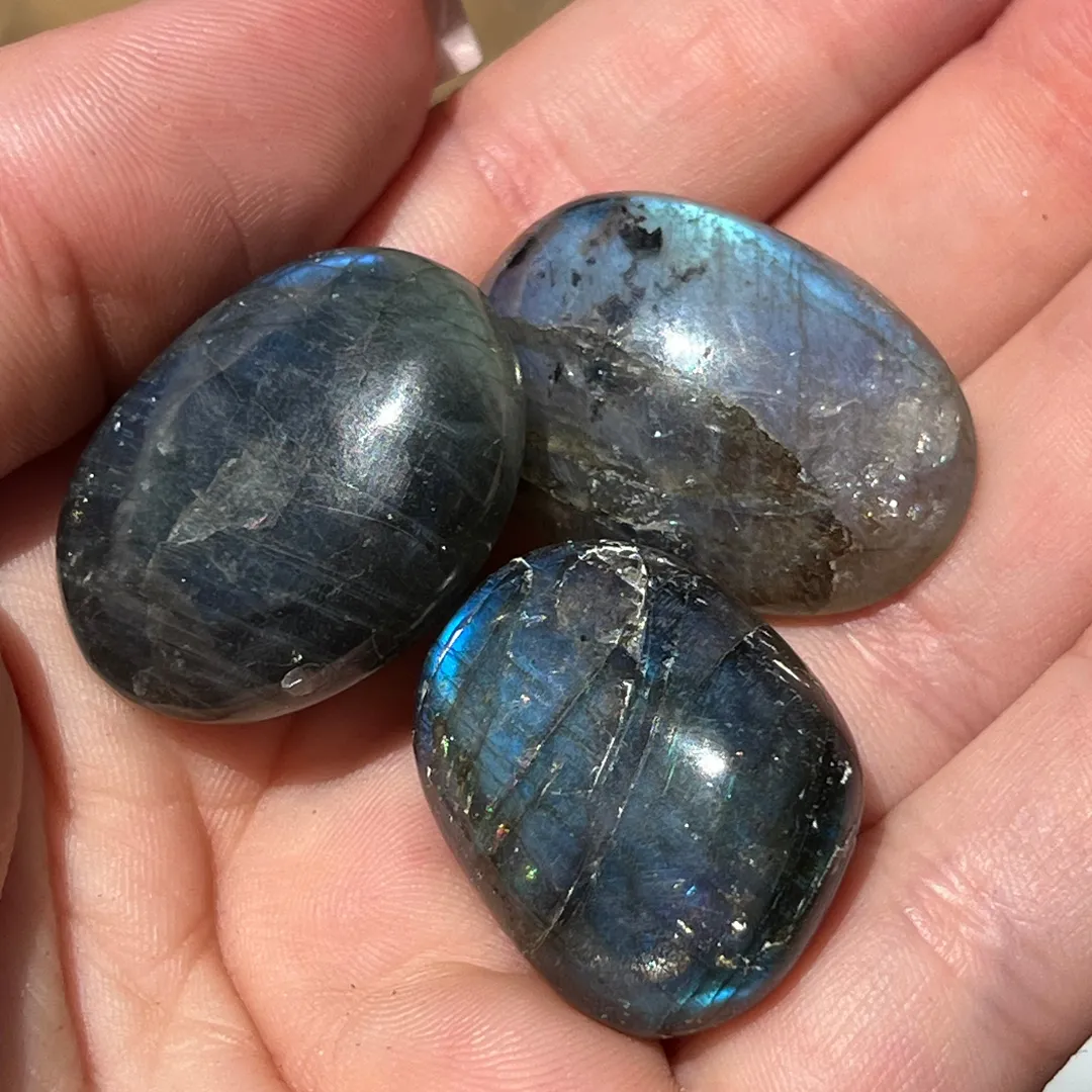 Compre Labradorite Polida na Sol Lua Milfontes