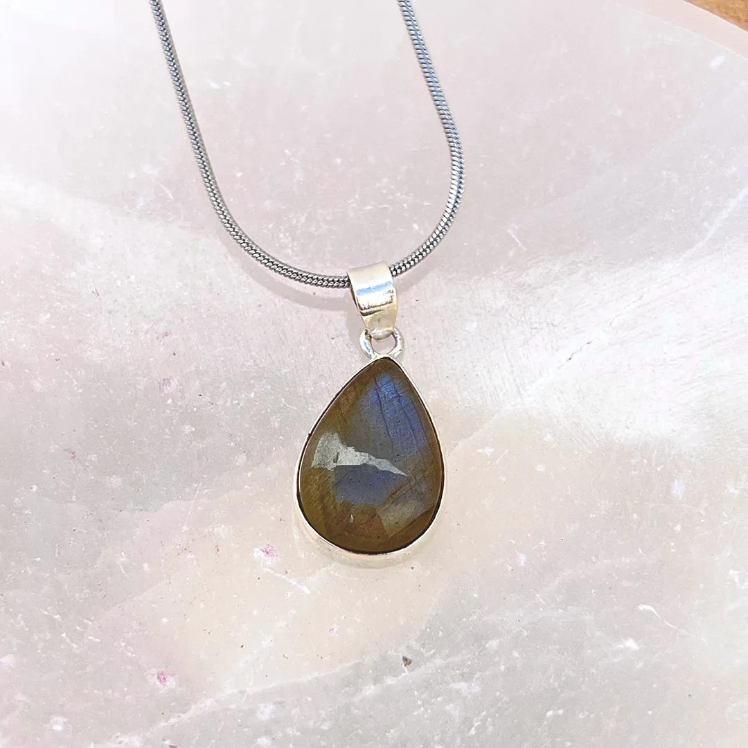 Compre Pendente Labradorite Gota na Sol Lua Milfontes