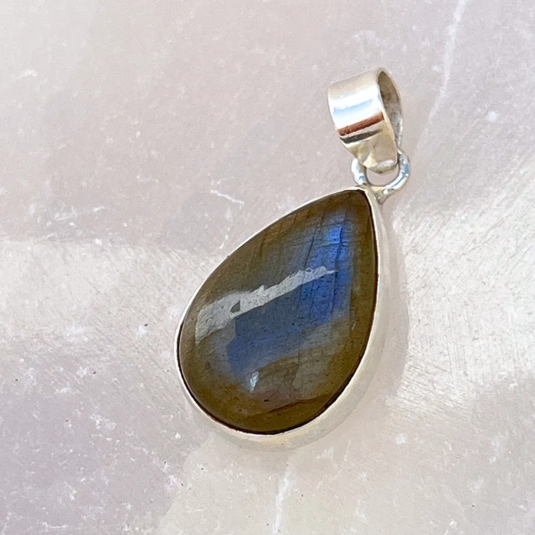 Pendente Labradorite Gota disponivel na Sol Lua Milfontes