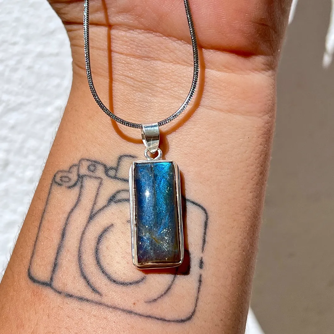 Pendente Labradorite Rectangular, pedra da transformação