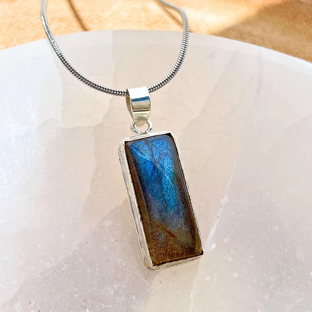 Compre Pendente Labradorite Rectangular na Sol Lua Milfontes